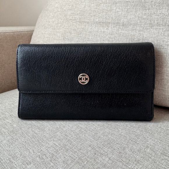 CHANEL Logo Leather Tri-fold Wallet Silver CC Snap Long Card Pouch Envelope - Picture 1 of 9